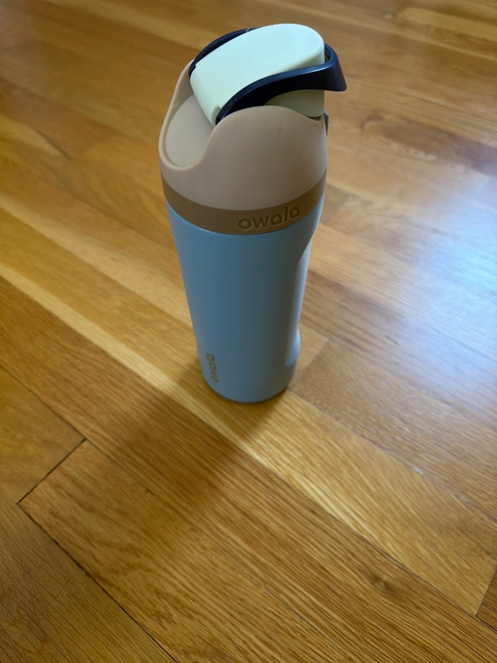 Owala 16 oz free sip water bottle